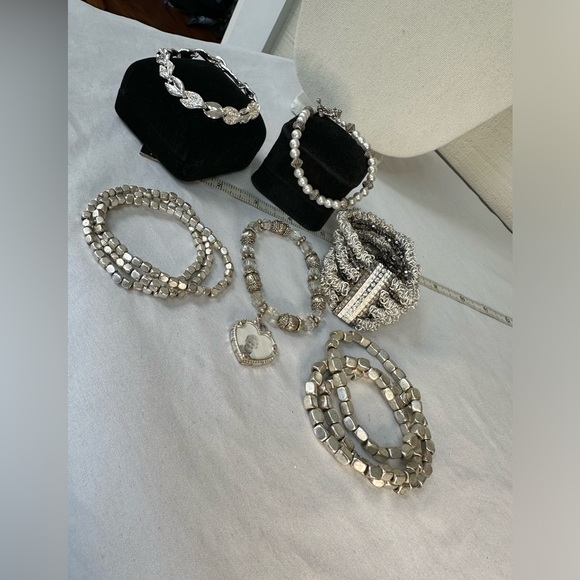 Group of 10 silvertone stretch toggle and clamp bracelets - Picture 6 of 6